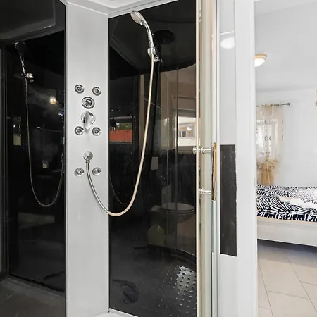 Bianco Nero - Happy Pula