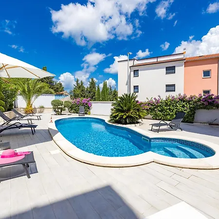 Daire Bianco Nero - Happy Pula