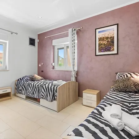 Apartment Bianco Nero With Pool - Happy *