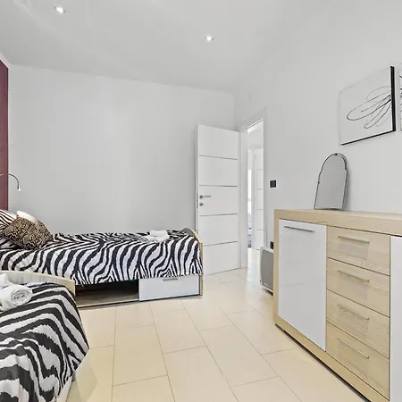 アパート Bianco Nero - Happy プーラ