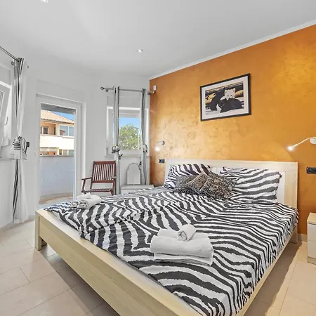 Bianco Nero - Happy Lägenhet