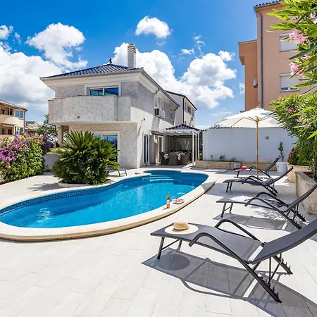 Bianco Nero - Happy アパート プーラ