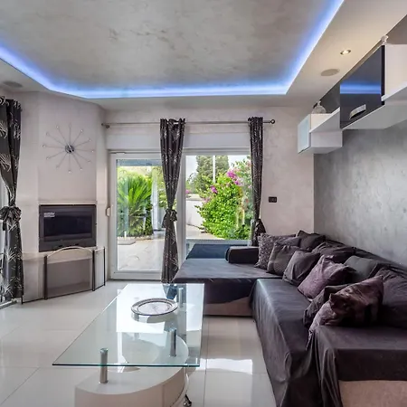 Bianco Nero - Happy Lägenhet