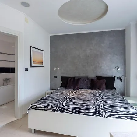 Bianco Nero With Pool - Happy Apartment *