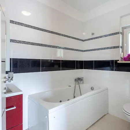Bianco Nero With Pool - Happy Apartment *