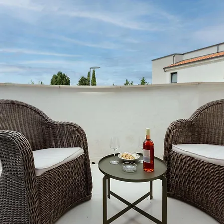 Apartment Bianco Nero With Pool - Happy *