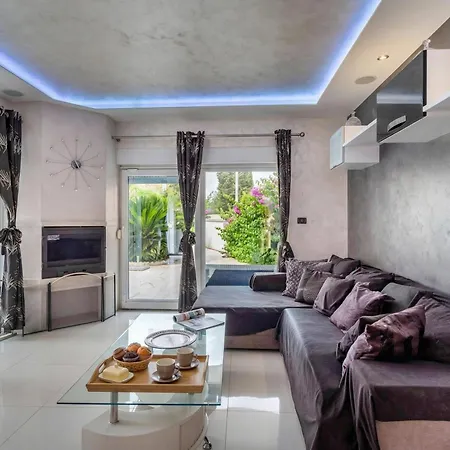 Bianco Nero With Pool - Happy Apartment *