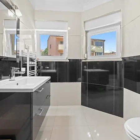 Bianco Nero With Pool - Happy Apartment