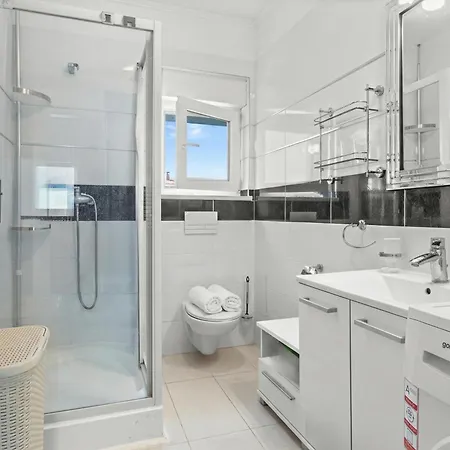 Bianco Nero With Pool - Happy Apartment Pula