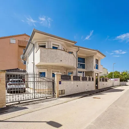 Bianco Nero With Pool - Happy Apartment *