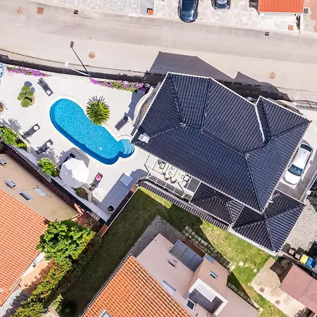 Bianco Nero With Pool - Happy Apartment Pula