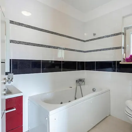 Apartment Bianco Nero With Pool - Happy *