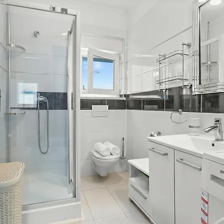 Bianco Nero With Pool - Happy Apartment