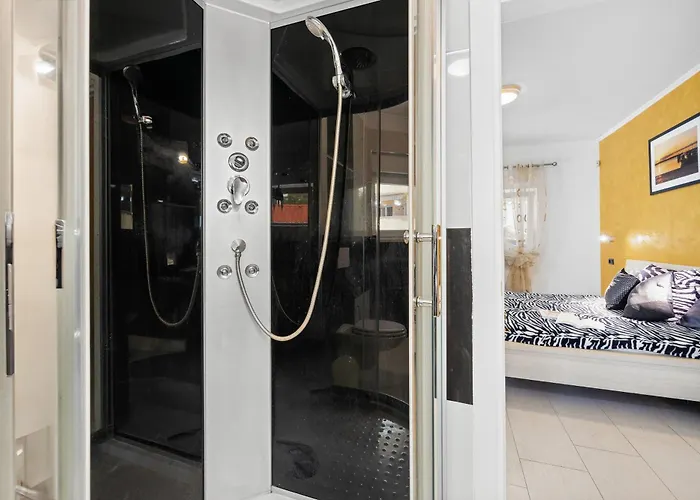 Bianco Nero - Happy Pula