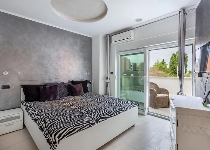 Bianco Nero - Happy Apartment Pula