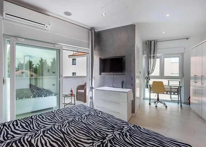 Bianco Nero - Happy Pula